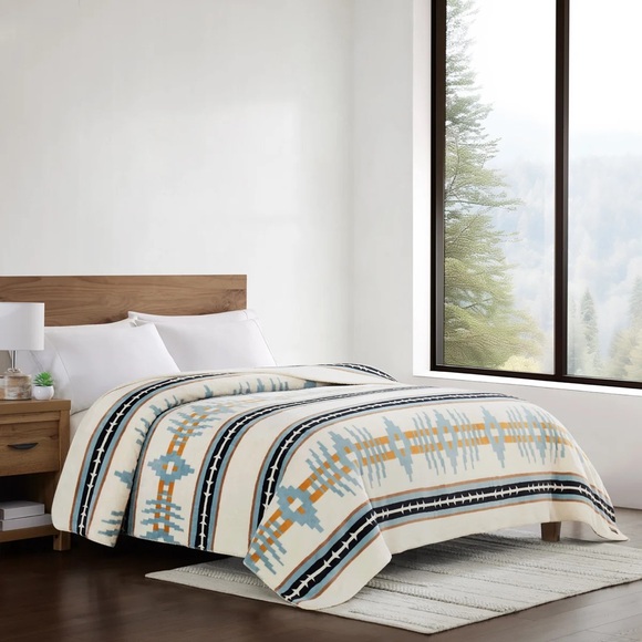 🎉LAST PIECE🎉Pendleton luxurious plush blanket - Picture 2 of 8